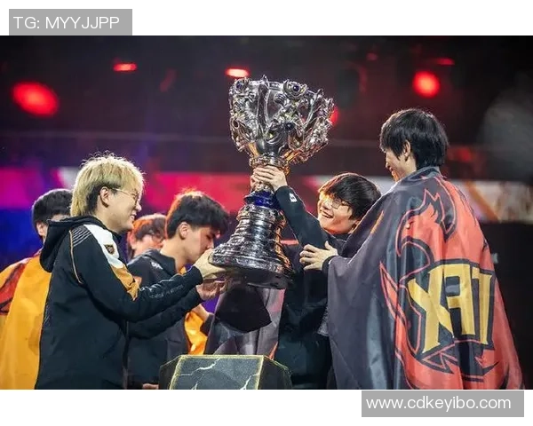 FPX勇夺冠军杯的辉煌之路与背后故事全揭秘 FPX勇夺冠军杯的辉煌之路与背后故事全揭秘